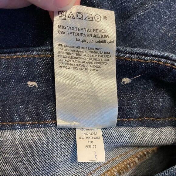 Chico's So Slimming Girlfriend Slim Leg Cropped Capri Jeans Size 0.5R or 6R - Picture 7 of 8